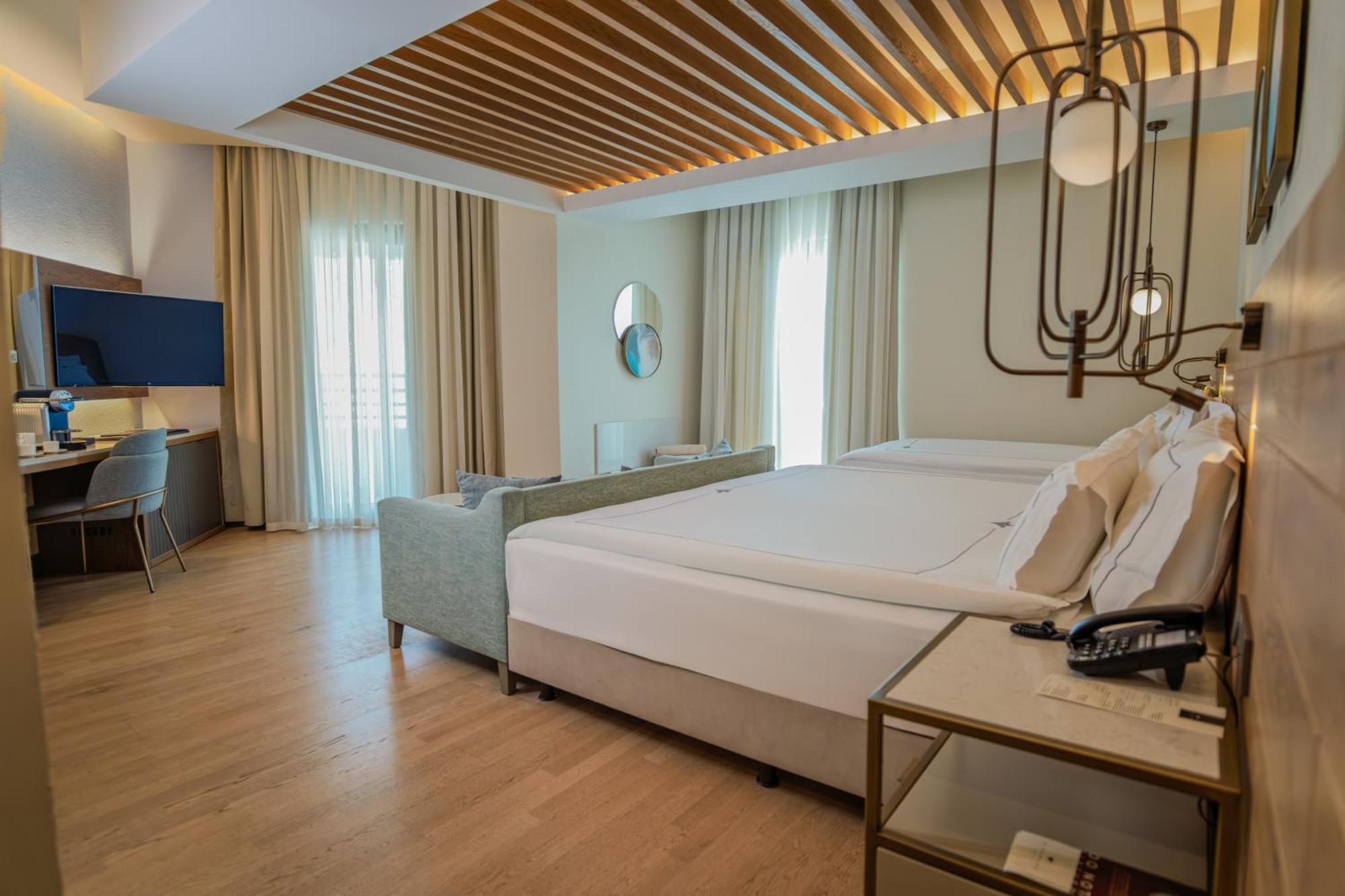 Superior Corner Room